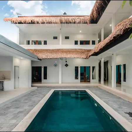 Greek House: Room W/Desk + Shared Pool&Kitchen /3