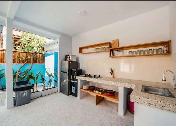 Greek House: W/desk + Shared Pool&kitchen /3 Canggu