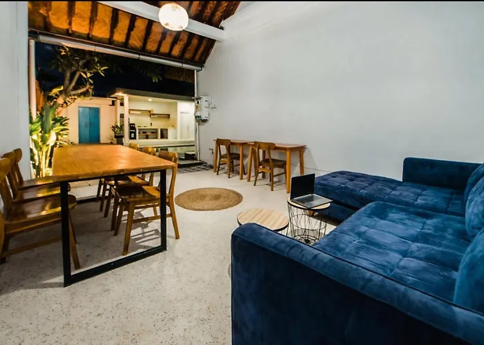 Greek House: W/desk + Shared Pool&kitchen /3 Maison d'hôtes Canggu