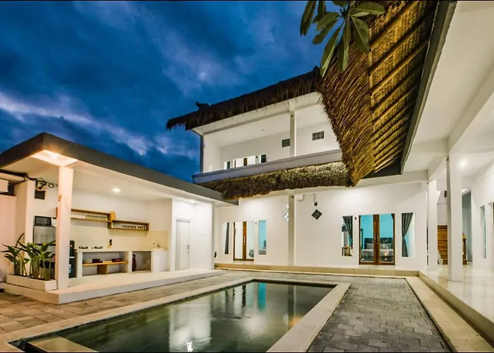 Greek House: W/desk + Shared Pool&kitchen /3 Canggu